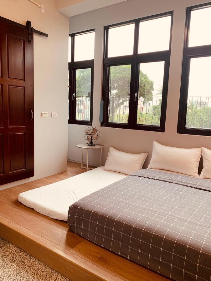 Oyaji Guesthouse-依人數床位數計價開放房型 Тайнань Экстерьер фото