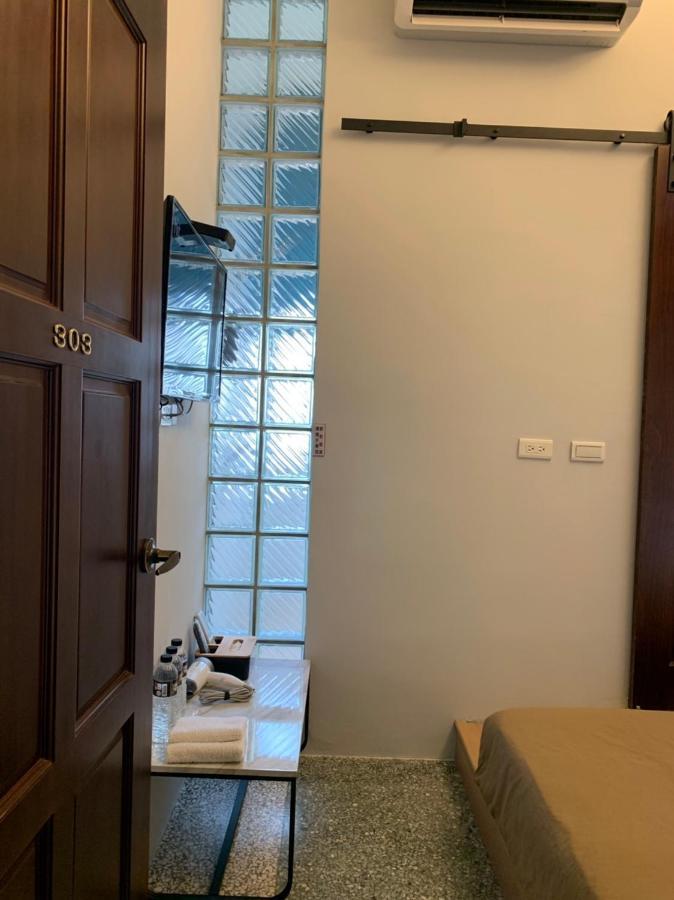 Oyaji Guesthouse-依人數床位數計價開放房型 Тайнань Экстерьер фото