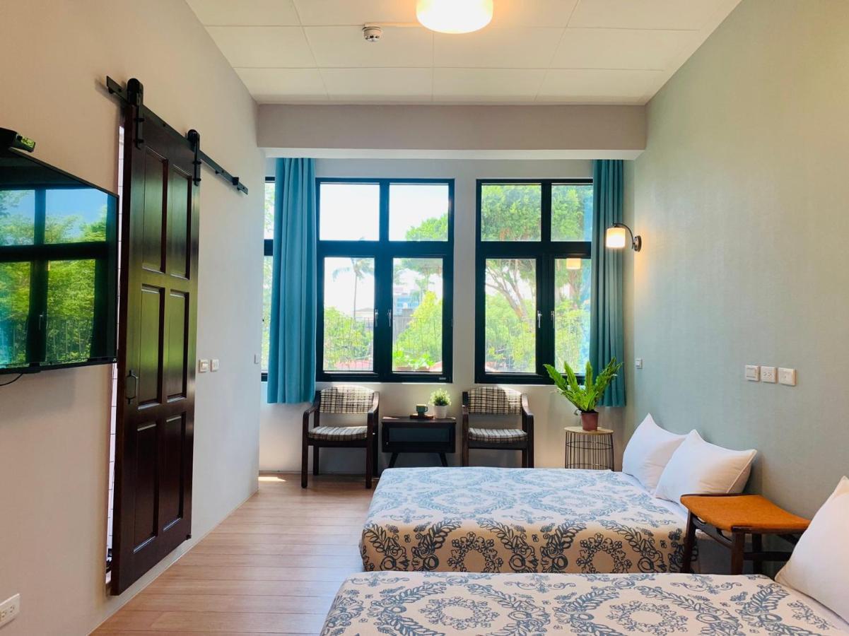 Oyaji Guesthouse-依人數床位數計價開放房型 Тайнань Экстерьер фото