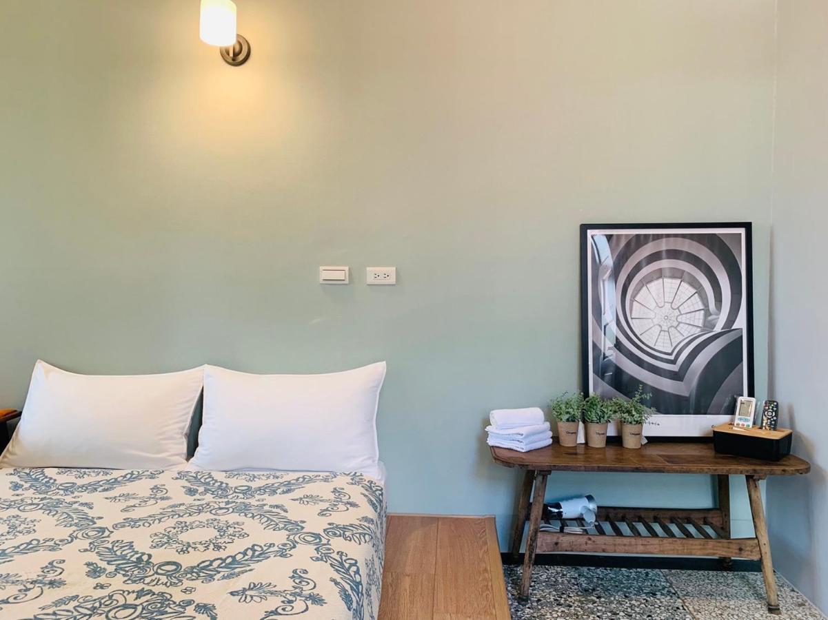 Oyaji Guesthouse-依人數床位數計價開放房型 Тайнань Экстерьер фото