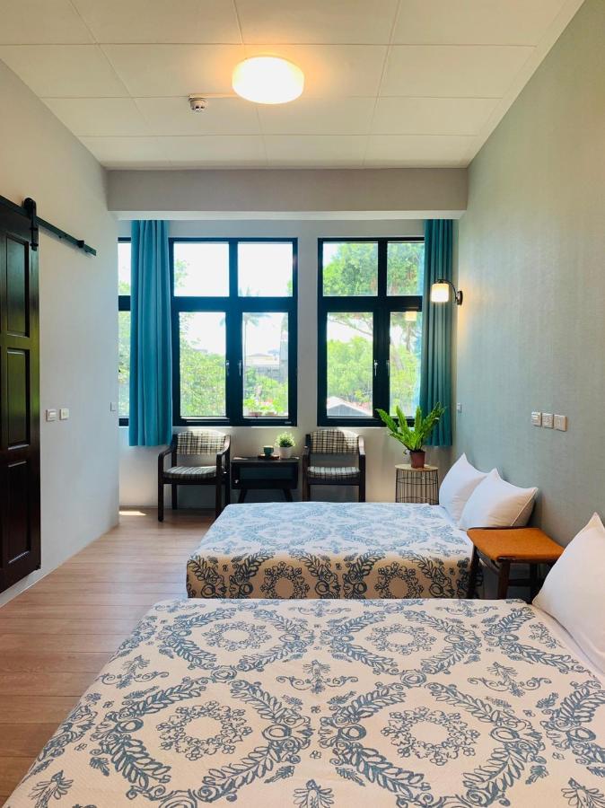 Oyaji Guesthouse-依人數床位數計價開放房型 Тайнань Экстерьер фото