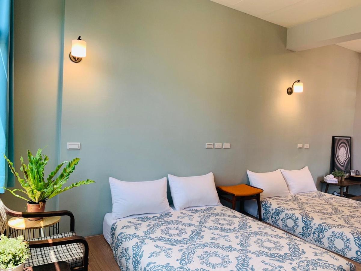 Oyaji Guesthouse-依人數床位數計價開放房型 Тайнань Экстерьер фото