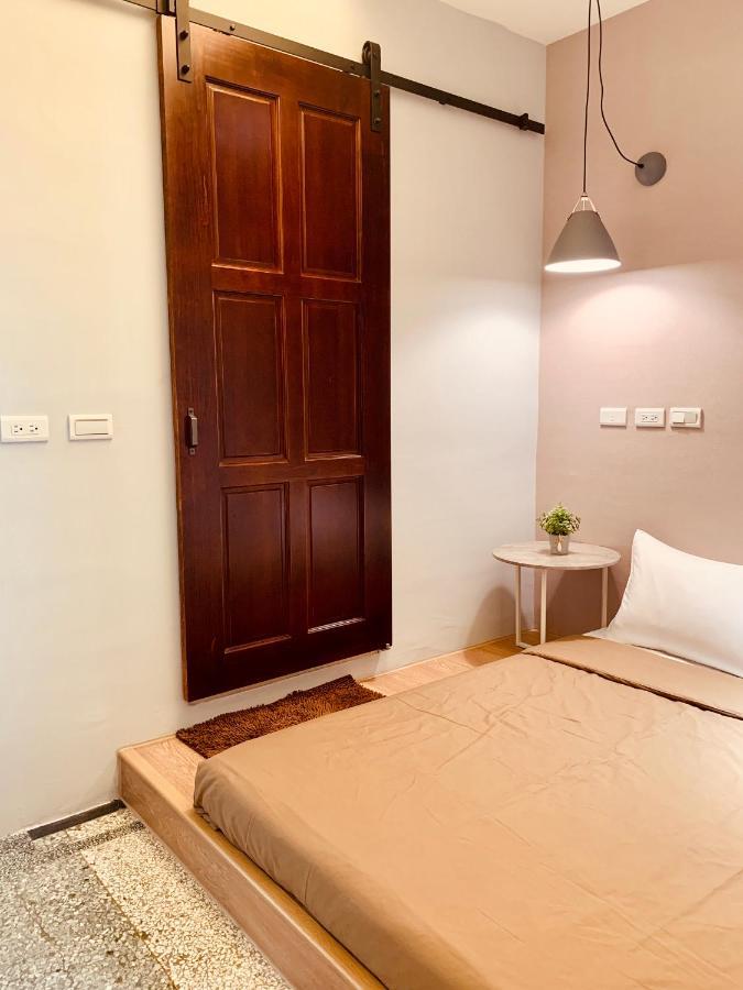 Oyaji Guesthouse-依人數床位數計價開放房型 Тайнань Экстерьер фото