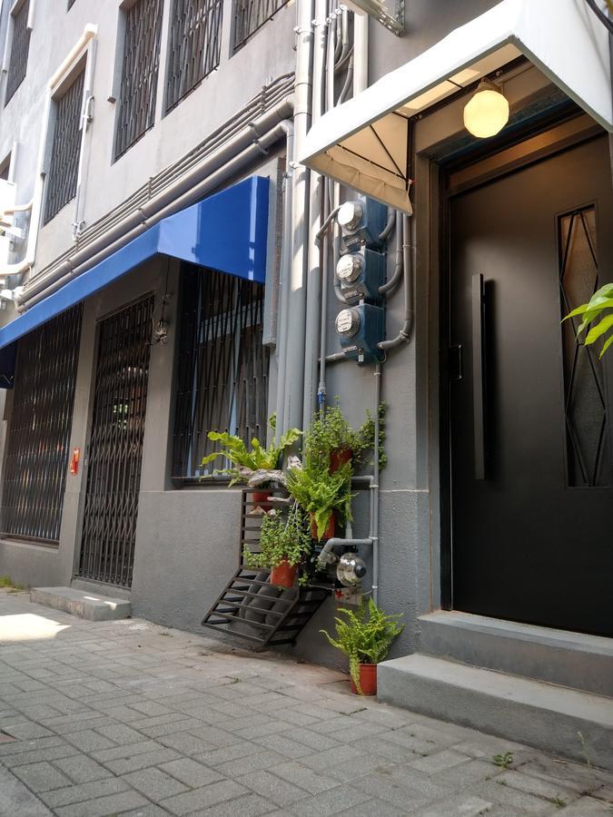 Oyaji Guesthouse-依人數床位數計價開放房型 Тайнань Экстерьер фото