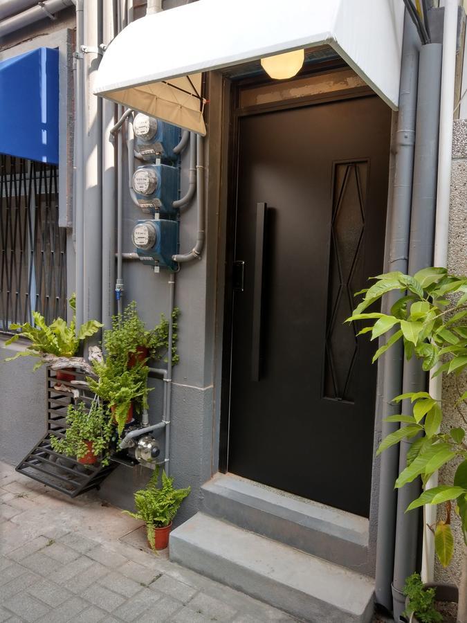 Oyaji Guesthouse-依人數床位數計價開放房型 Тайнань Экстерьер фото